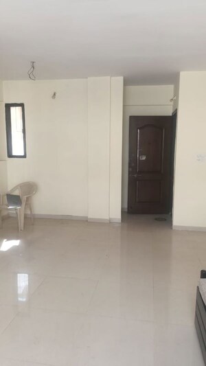 Room in 2 BHK Apartment at Lodha Paradise, Majiwada – for Rent