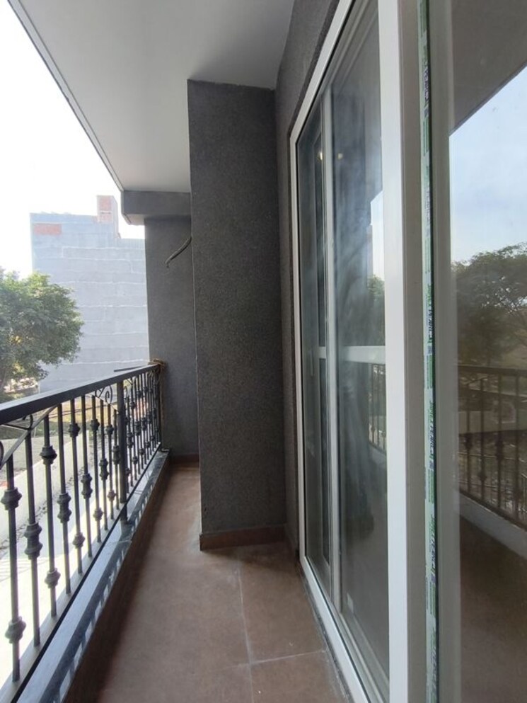 Balcony, chattarpur 3 Bedroom 1500 Sq.Ft. Builder Floor In Chattarpur Delhi 9807621