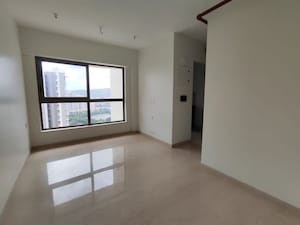 Room in 2 BHK Apartment at Kalpataru Paramount, Kapur Bawdi – for Sale