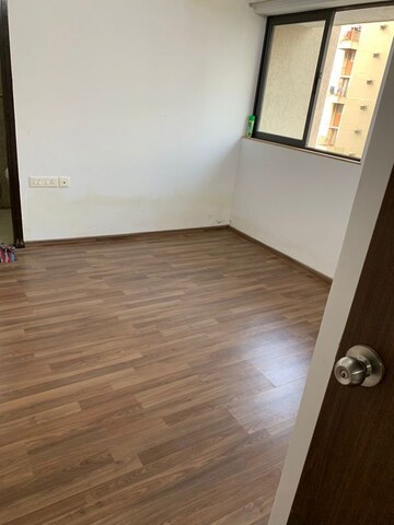 Room in 1.5 BHK Apartment at Lodha Palava City Lakeshore Greens, Dombivli East – for Rent