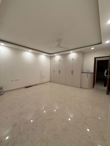 2.5 BHK Apartment For Rent in Mahagun Manor, Sector 50