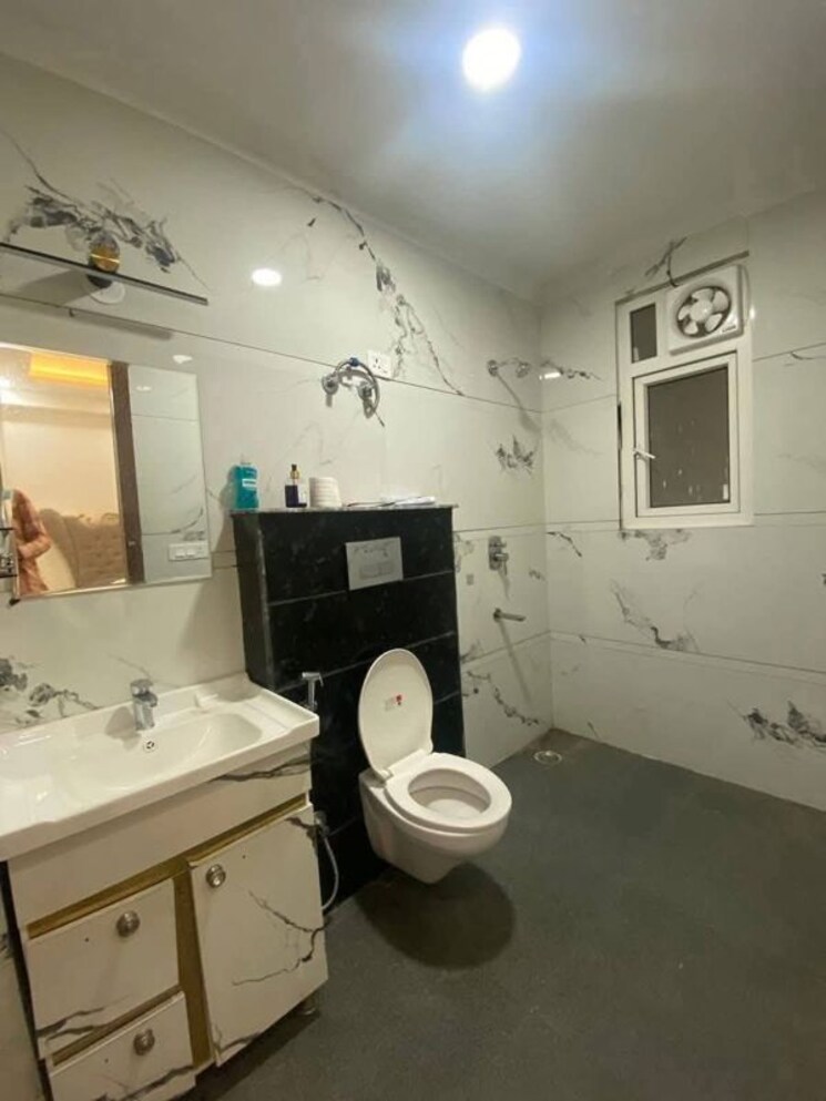 Bathroom, saket 1 Bedroom 500 Sq.Ft. Apartment In Saket Delhi 9807693