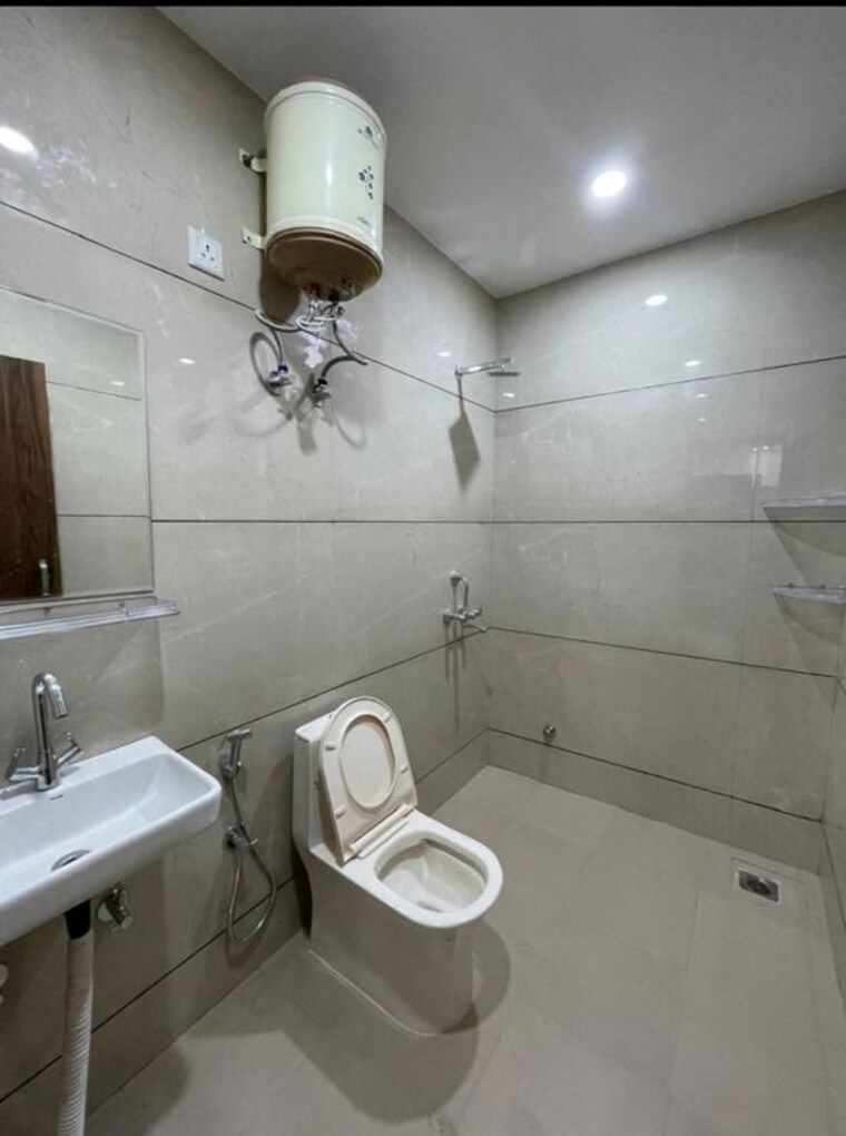 Bathroom, saket 1 RK 300 Sq.Ft. Apartment In Saket Delhi 9807699