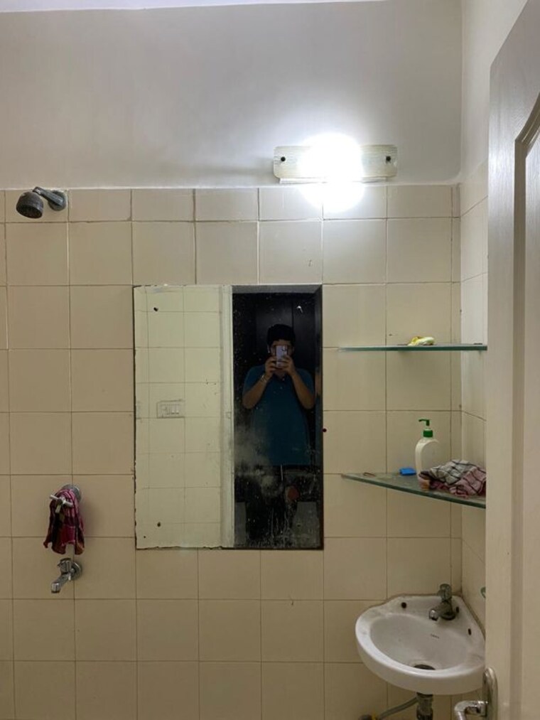 Bathroom, mahagun-manor 2.5 Bedroom 1150 Sq.Ft. Apartment In Sector 50 Noida 9807708