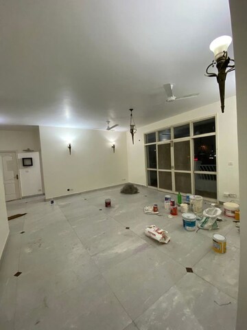 Room in 2.5 BHK Apartment at Mahagun Manor, Sector 50 – for Rent