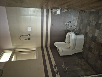 Bathroom in 1.5 BHK Builder Floor at Mayur Vihar – for Rent