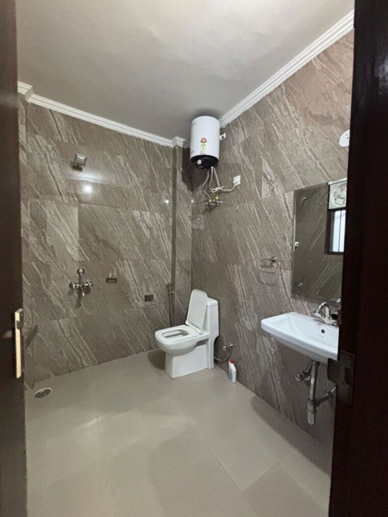 Bathroom, sector 46 3 Bedroom 2323 Sq.Ft. Builder Floor In Sector 46 Gurgaon 9807740