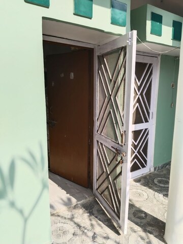 Staircase in 1 RK Builder Floor at Gomti Nagar – for Rent