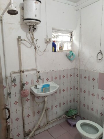 Bathroom in 1 RK Builder Floor at Gomti Nagar – for Rent