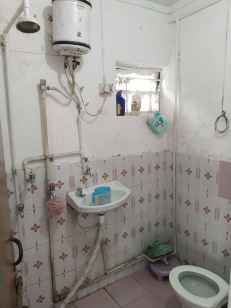 Bathroom, gomti nagar 1 RK 150 Sq.Ft. Builder Floor In Gomti Nagar Lucknow 9807768