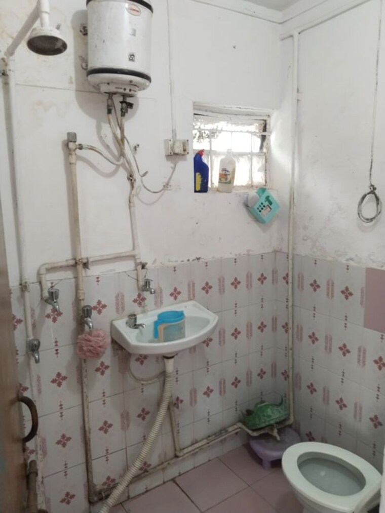 Bathroom, gomti nagar 1 RK 150 Sq.Ft. Builder Floor In Gomti Nagar Lucknow 9807768