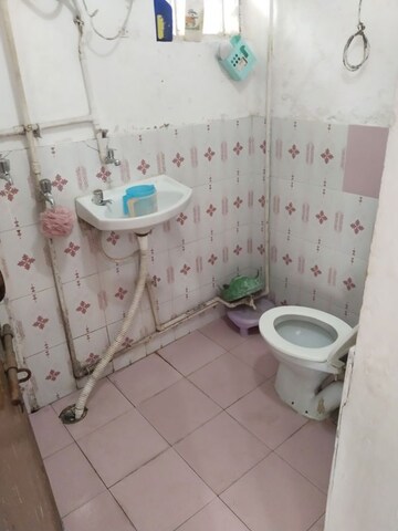 Master Bedroom in 1 RK Builder Floor at Gomti Nagar – for Rent