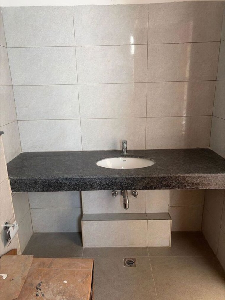 Bathroom, godrej-woods 3 Bedroom 2088 Sq.Ft. Apartment In Sector 43 Noida 9807757