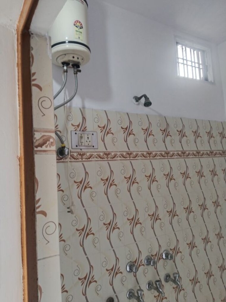 undefined, gomti nagar 1 RK 300 Sq.Ft. Builder Floor In Gomti Nagar Lucknow 9807785