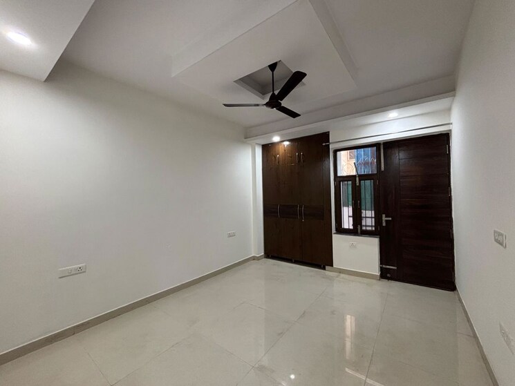 Room, sector 30 3 Bedroom 2356 Sq.Ft. Builder Floor In Sector 30 Gurgaon 9807802