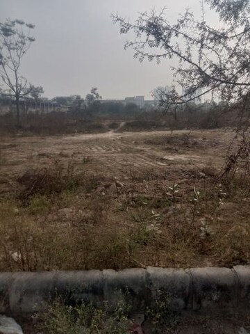  Plot For Sale in BPTP Parklands, Sector 76