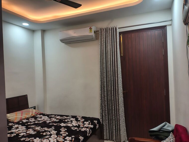 Bedroom, sector 84 3 Bedroom 150 Sq.Yd. Builder Floor In Sector 84 Faridabad 9807849