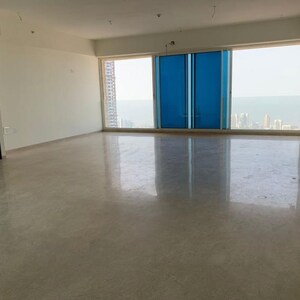 Room in 4 BHK Apartment at Raheja Imperia, Empire Mill – for Rent