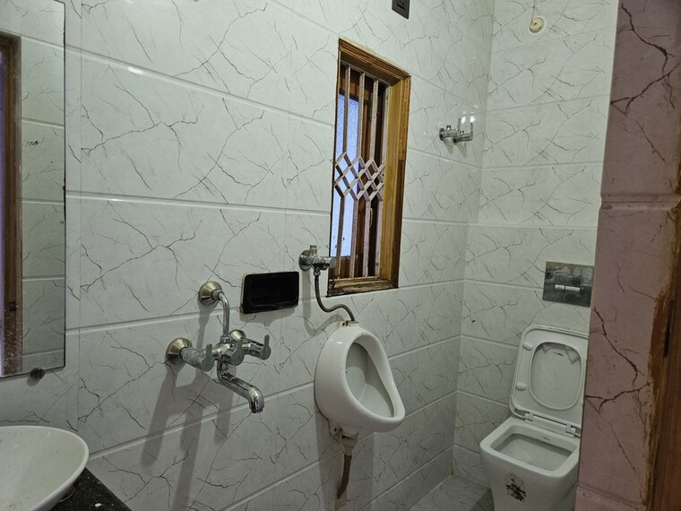 Bathroom, ashiana nagar 4 Bedroom 2500 Sq.Ft. Independent House In Ashiana Nagar Patna 9807842