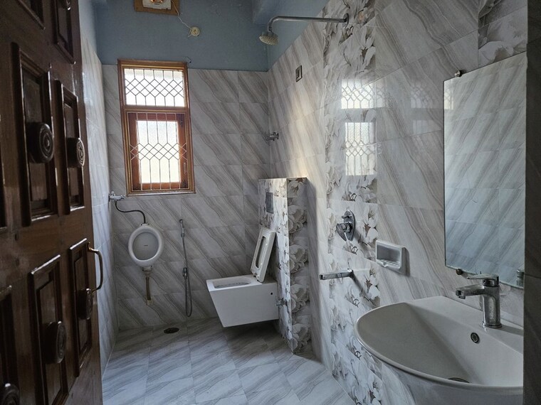 Bathroom, ashiana nagar 4 Bedroom 2500 Sq.Ft. Independent House In Ashiana Nagar Patna 9807842