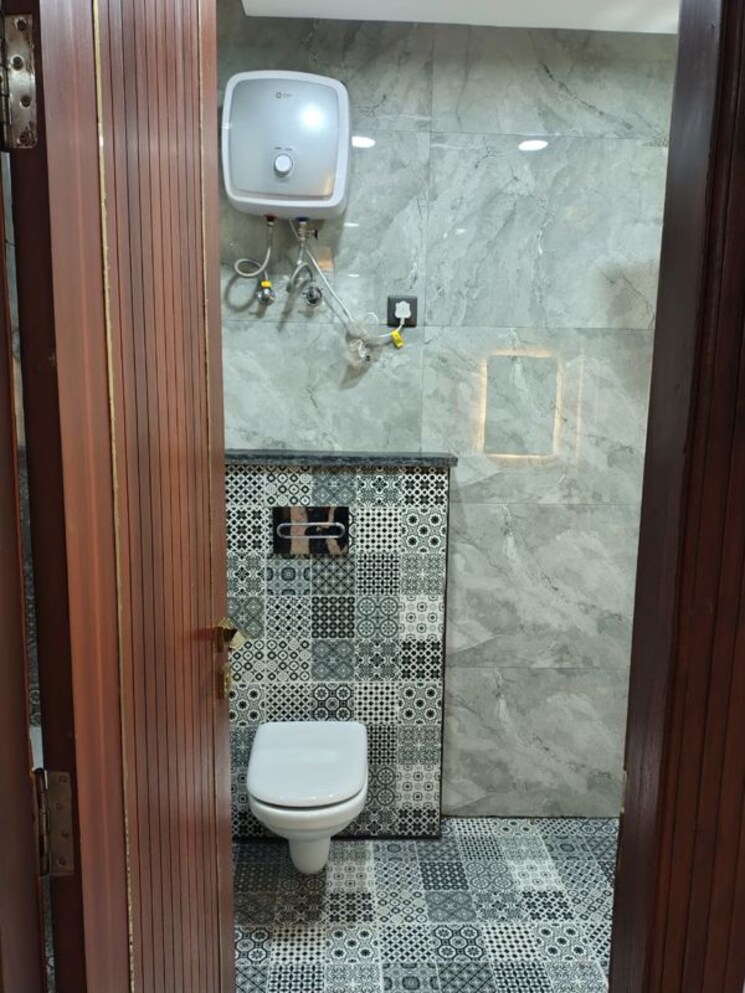 Bathroom, sector 84 3 Bedroom 150 Sq.Yd. Builder Floor In Sector 84 Faridabad 9807884