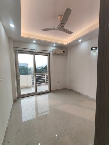 Room in 2 BHK Apartment at Unitech Infospace, Sector 21 – for Rent