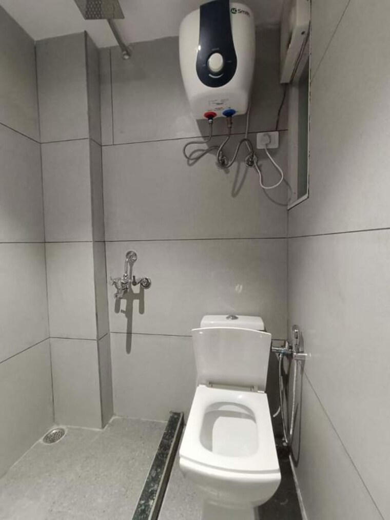 Bathroom, sector 30 1 Bedroom 600 Sq.Ft. Builder Floor In Sector 30 Gurgaon 9807905