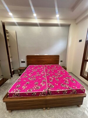 Bedroom in 1 BHK Builder Floor at Sector 40 – for Rent