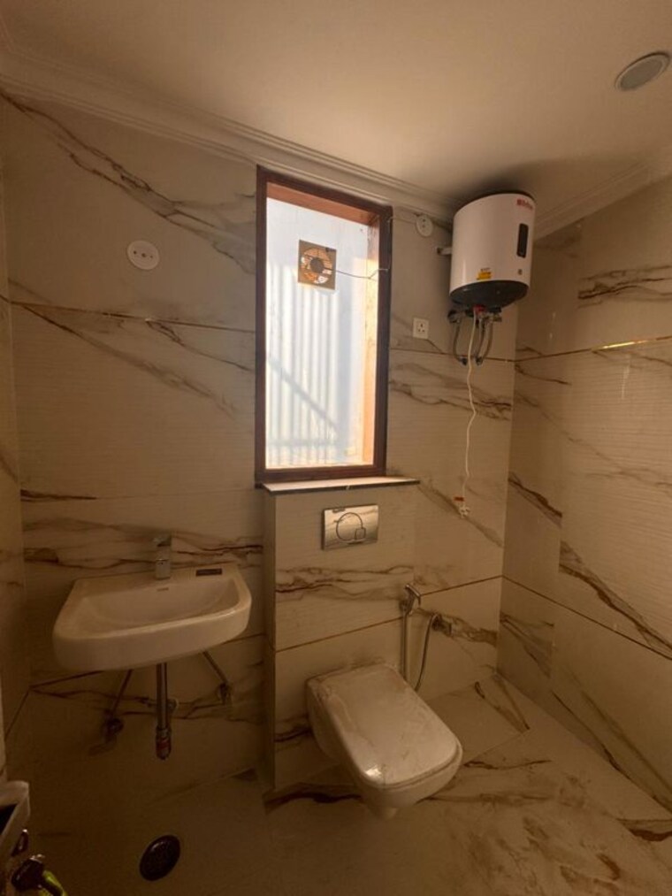 Bathroom, sector 27 1 Bedroom 718 Sq.Ft. Builder Floor In Sector 27 Gurgaon 9807948