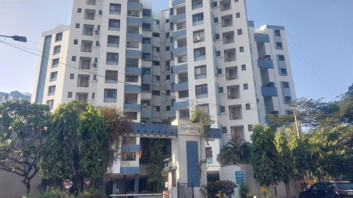 3 BHK + Servant Room Apartment For Rent in Gera Emerald City