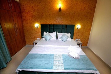 4 BHK Penthouse For Rent in Golden Sand Apartments, Dhakoli