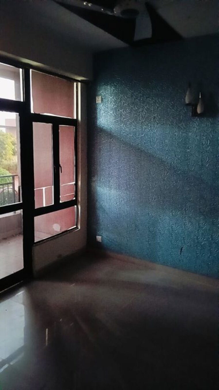 Room, crossing-republik 3 Bedroom 2090 Sq.Ft. Apartment In Crossing Republic Ghaziabad 9807997