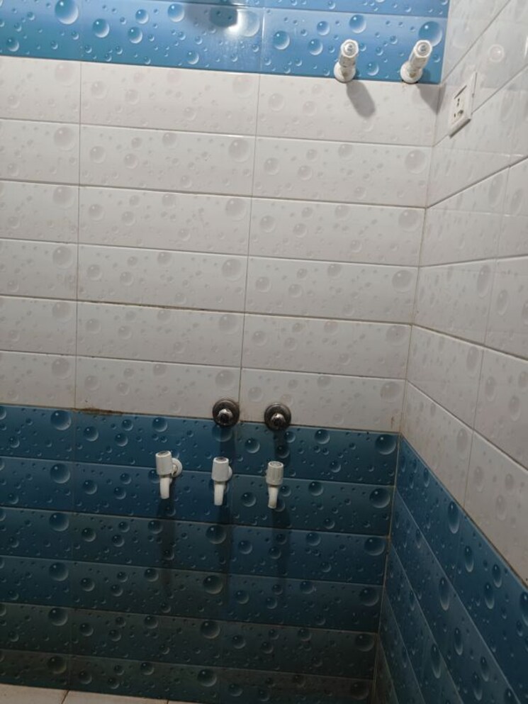 Bathroom, sarita vihar 1.5 Bedroom 450 Sq.Ft. Independent House In Sarita Vihar Delhi 9807999