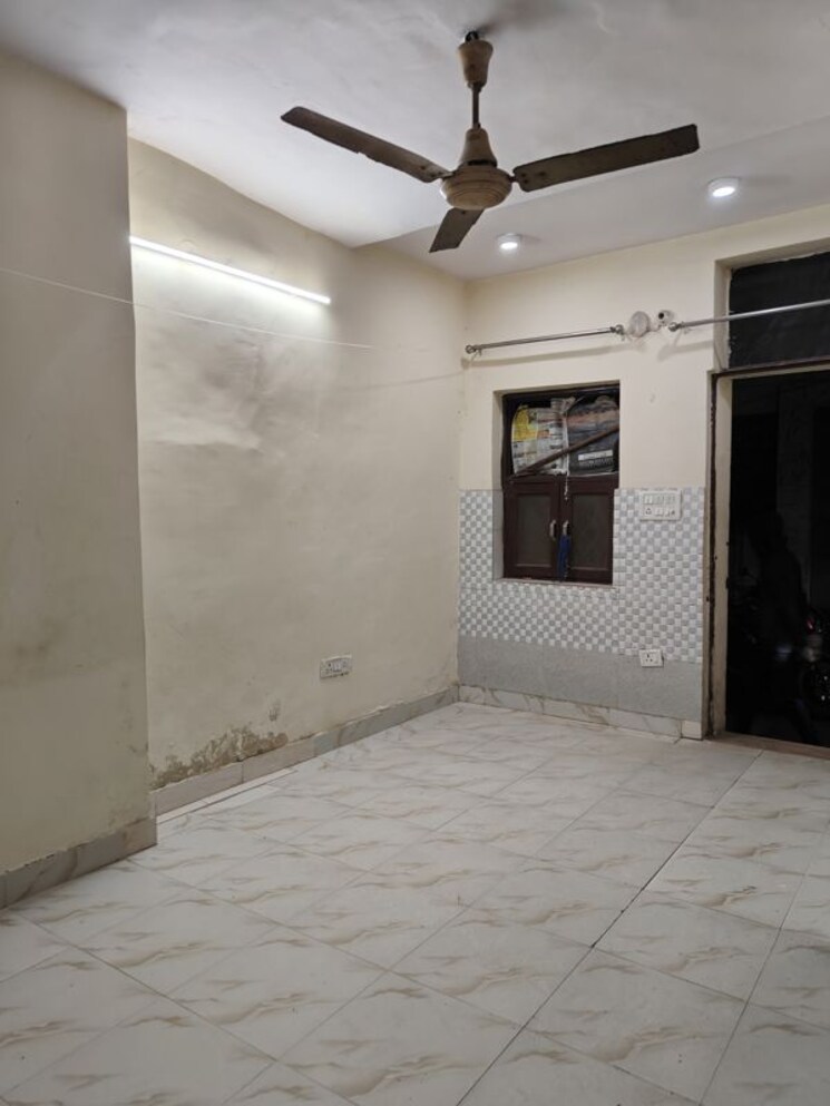 Room, sarita vihar 1.5 Bedroom 450 Sq.Ft. Independent House In Sarita Vihar Delhi 9807999