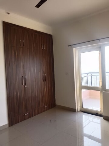 2 BHK Apartment For Rent in Ramprastha Awho, Sector 95