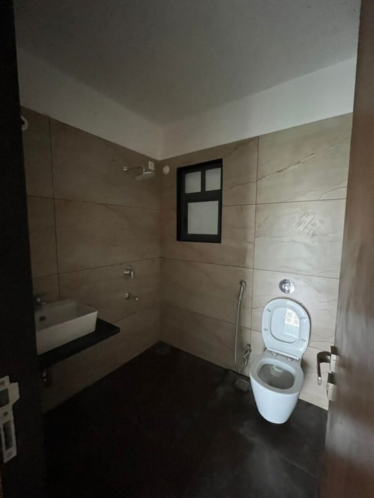 Bathroom, majestique-signature-towers 2 Bedroom 1108 Sq.Ft. Apartment In Balewadi Pune 9808022