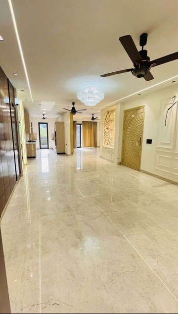 Room in 2 BHK Apartment at Sector 23 – for Rent