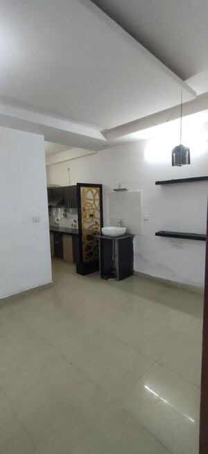 Room in 3 BHK Builder Floor at Shri Kishanpura – for Rent
