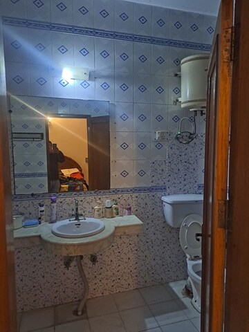 Master Bedroom in 6 BHK Villa at RWA Apartments Sector 41, Sector 41 – for Sale