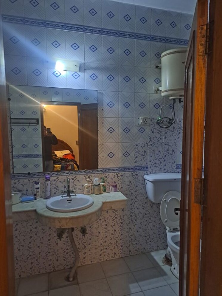 Master Bedroom, rwa-apartments-sector-41 6 Bedroom 180 Sq.Mt. Villa In Sector 41 Noida 9808112