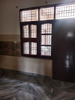 Room in 2 BHK Builder Floor at Sector 6 – for Rent