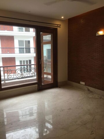 Room in 4 BHK Apartment at Vasant Vihar – for Rent