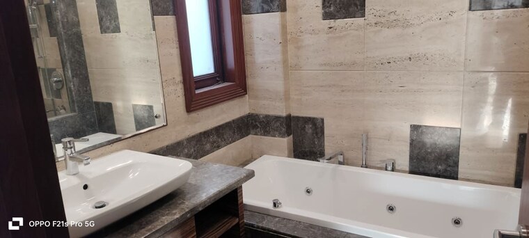 Kitchen, vasant vihar 4 Bedroom 4000 Sq.Ft. Apartment In Vasant Vihar Delhi 9808126