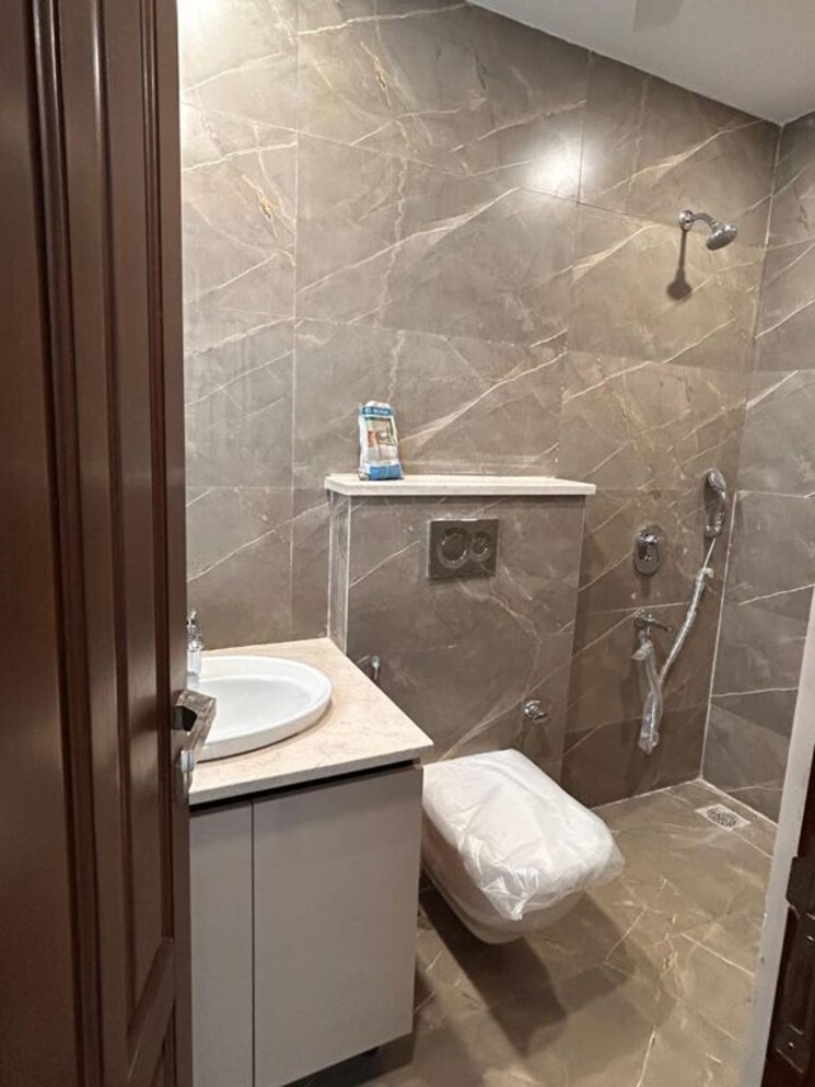 Bathroom, emaar-gurgaon-greens 3 Bedroom 1650 Sq.Ft. Apartment In Sector 102 Gurgaon 9808133