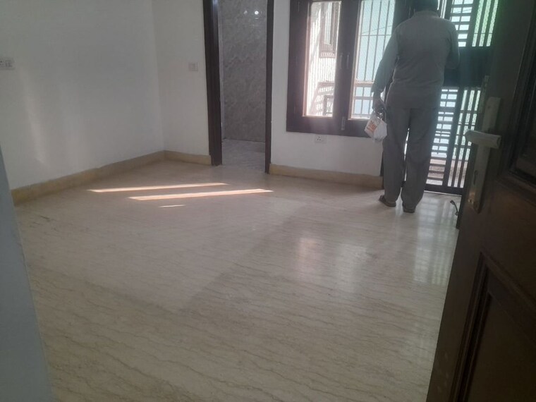 Room, kailash colony 3 Bedroom 160 Sq.Yd. Builder Floor In Kailash Colony Delhi 9808139