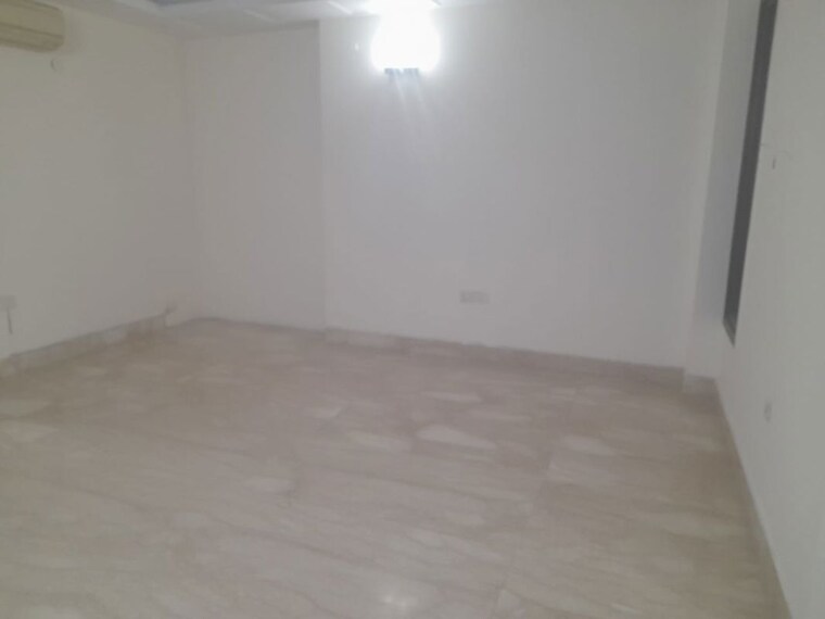 Room, kailash colony 3 Bedroom 160 Sq.Yd. Builder Floor In Kailash Colony Delhi 9808139