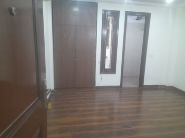 Room in 3 BHK Builder Floor at Kailash Colony – for Rent