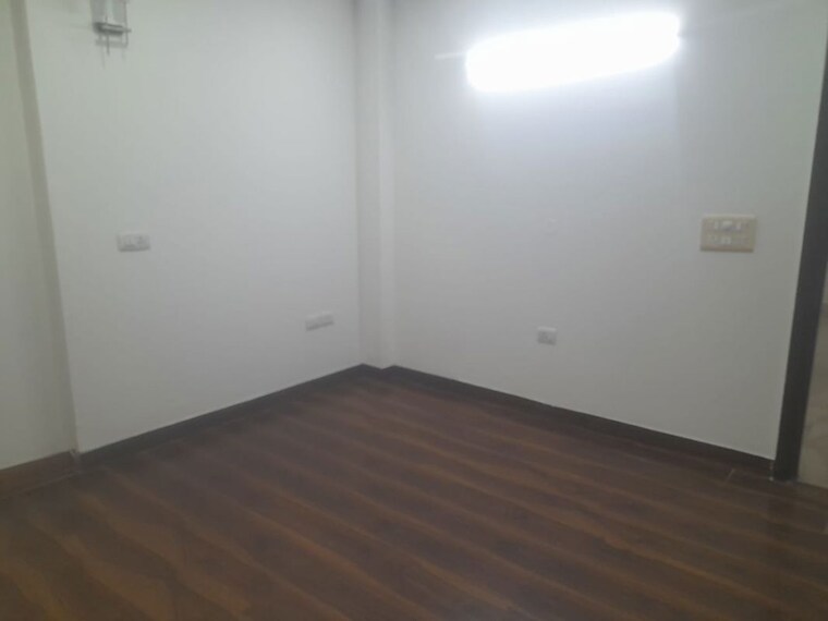 Room, kailash colony 3 Bedroom 160 Sq.Yd. Builder Floor In Kailash Colony Delhi 9808139