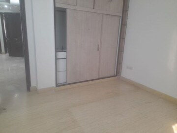 Room in 3 BHK Builder Floor at Kailash Colony – for Rent