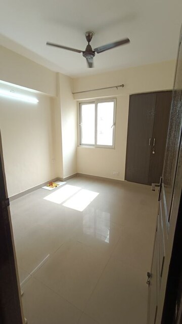 Room in 2 BHK Apartment at Sethi Max Royal, Sector 76 – for Rent